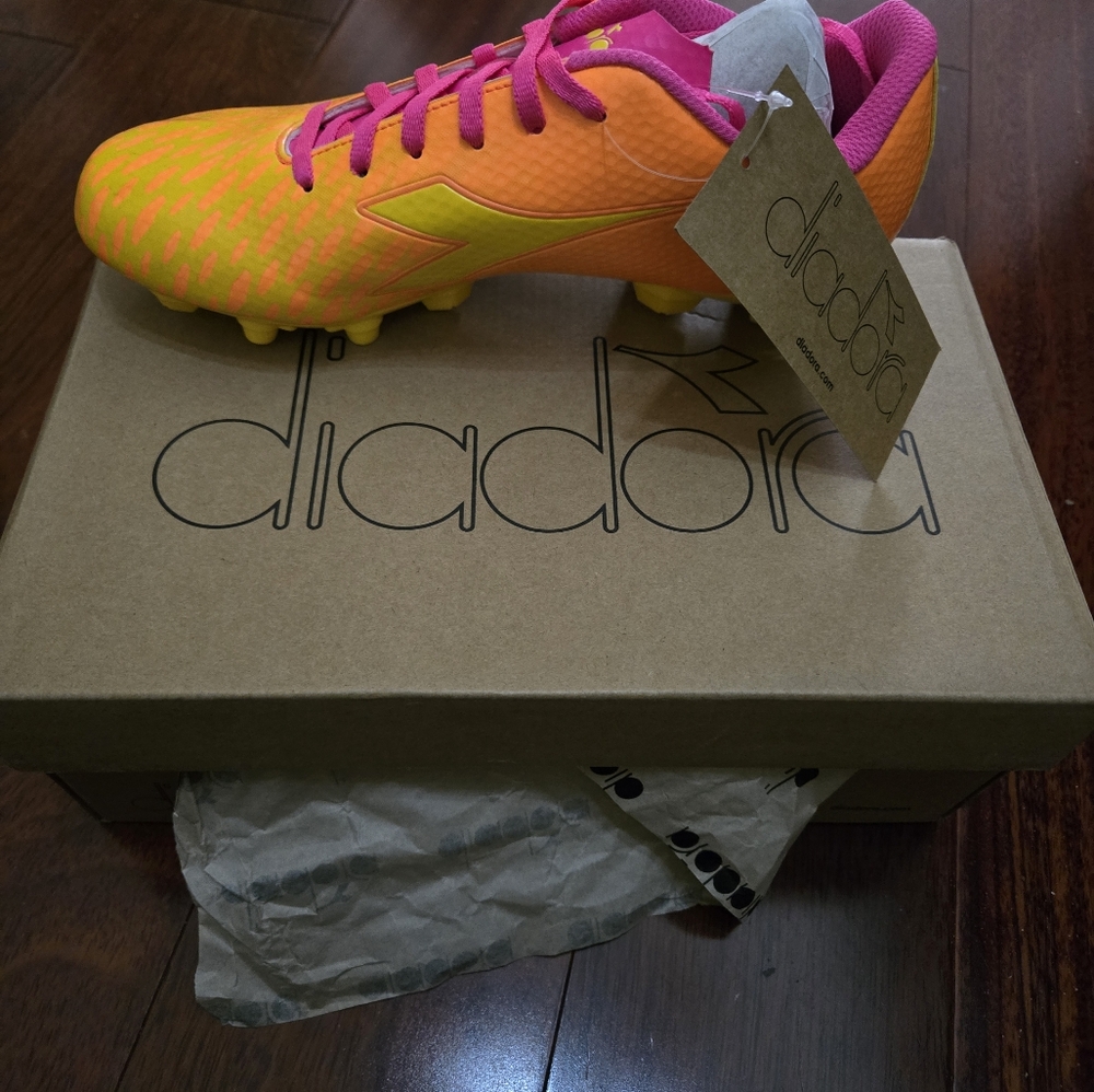 Diadora youth size 5.5 cleats